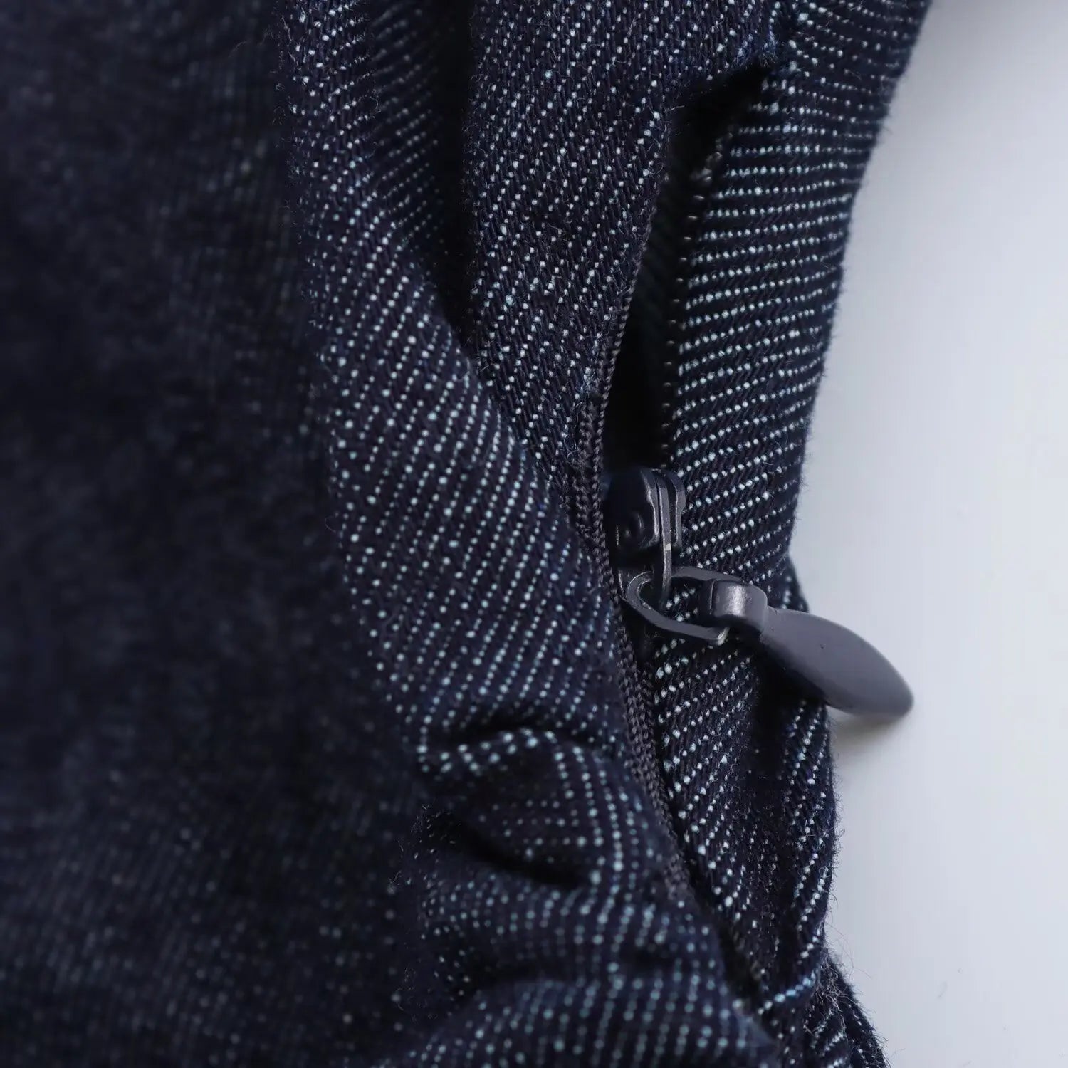 2025 Spring New 1975 Series Denim MIDI Dress with Lapel Side Zipper Fashion Wrinkle Waist Slim Elegant Dress